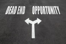depositphotos_168985078-stock-photo-dead-end-vs-opportunity-choice